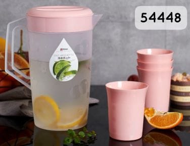 ابريق مع 4 كبايات بلاستيك .